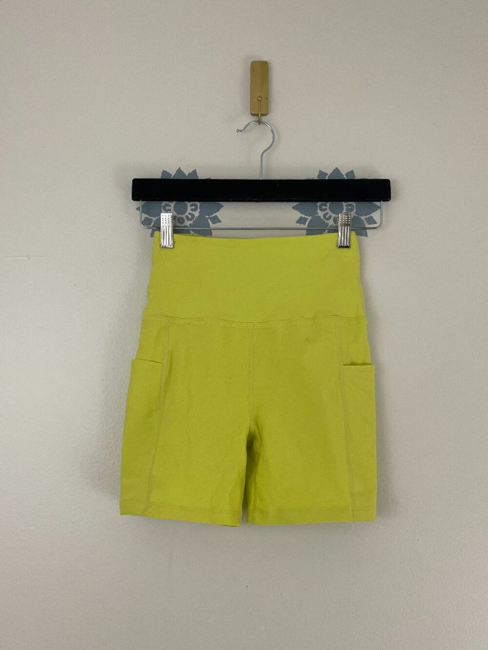 Beyond Yoga Spacedye Keep Pace Biker Shorts in Citrus Pop Size Small